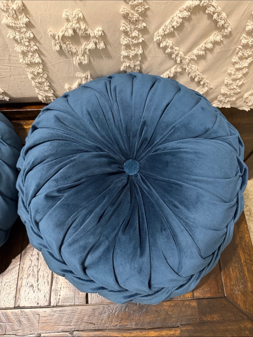 2 Round Tufted Velvet Throw Pillow in Deep Teal